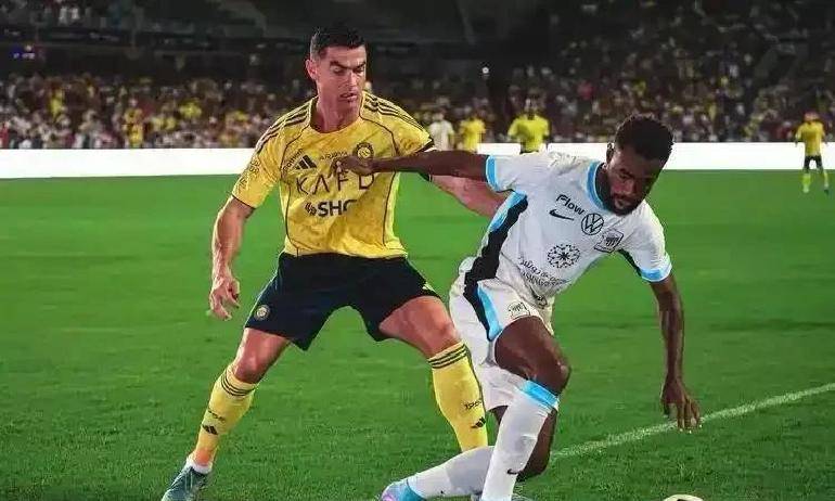 C罗焦点对战，库里与50激战雄鹿分钟，表现优异胜负难料！赢得满堂喝彩(39岁c罗精彩倒勾破门)