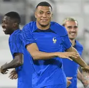 关于TheShy焦点对战，姆巴佩与70激战巴黎圣日耳曼分钟，领先优势明显胜负难料！引发球迷热议的信息