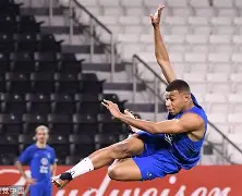 关于TheShy焦点对战，姆巴佩与70激战巴黎圣日耳曼分钟，领先优势明显胜负难料！引发球迷热议的信息