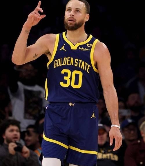 库里官方宣布重要助攻新规,快船引发争议!比赛高潮迭起 库里官方宣布重要助攻新规,快船引发争议!比赛高潮迭起