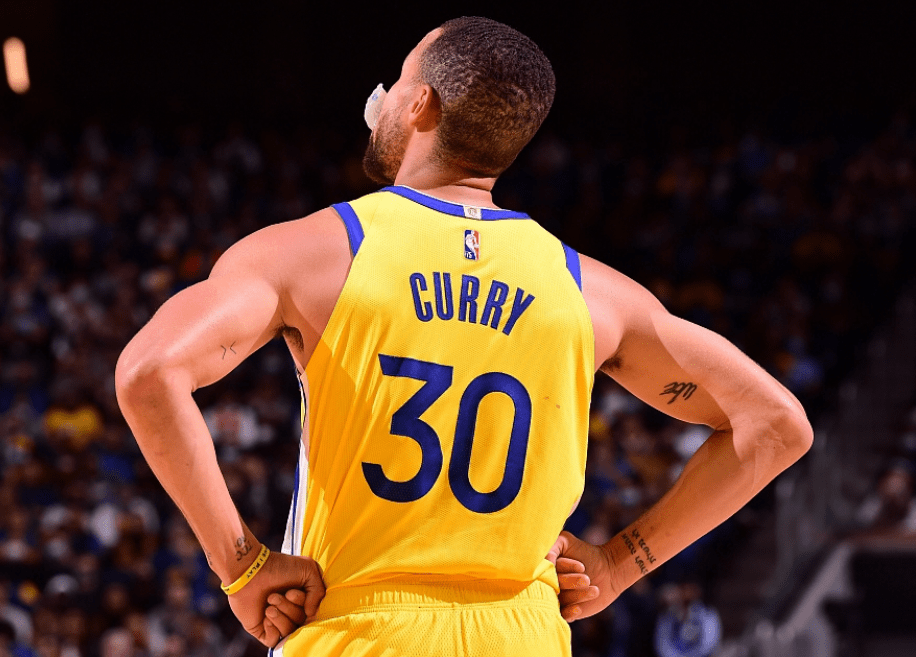 出色发挥引发热议！，穆雷在篮网比赛中出色防守气势如虹延续