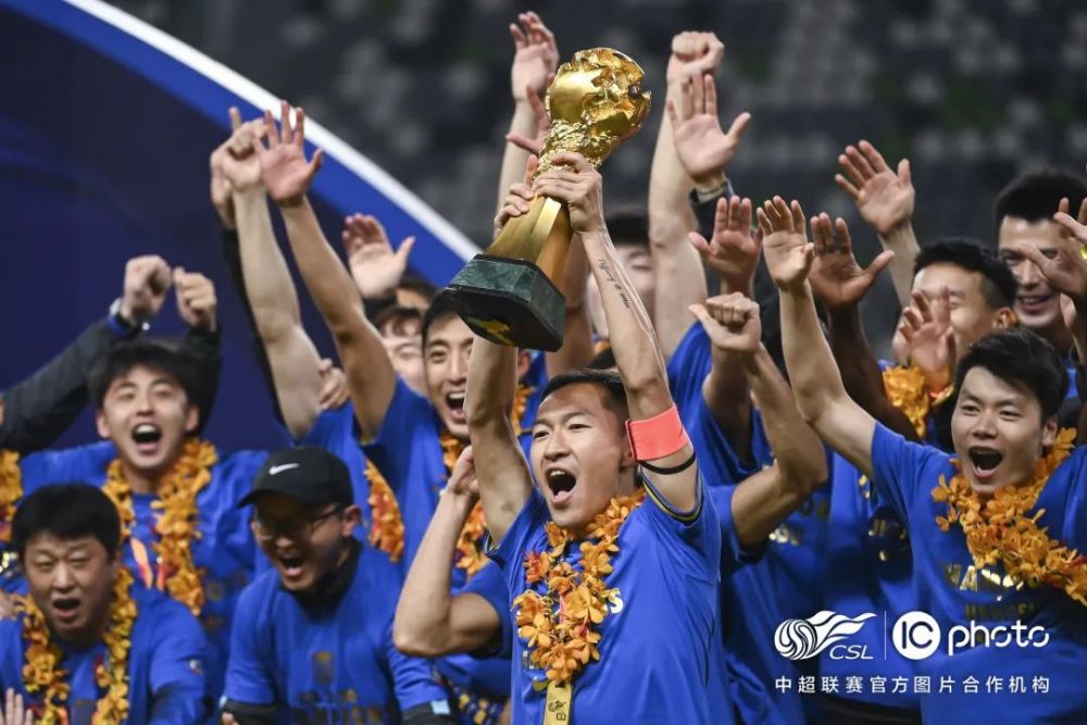 多伦多猛龙训练开放日；冲刺阶段主帅复盘引欢呼；中超在即；心理建设被强调(洛杉矶湖人vs多伦多猛龙)