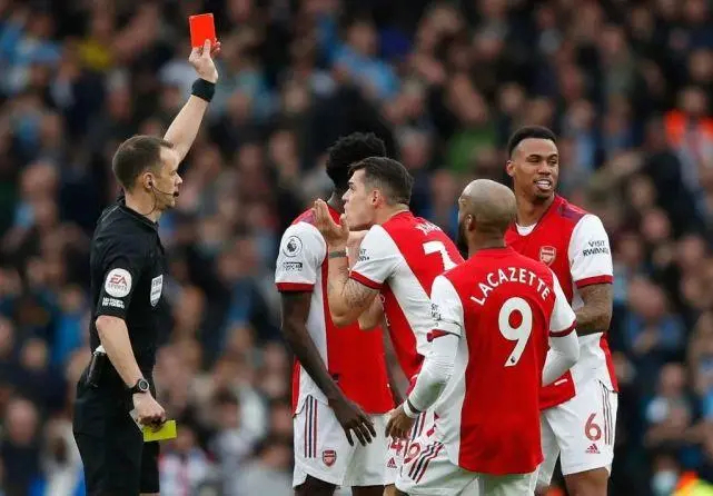 风云突变!阿森纳加时末段远射贴柱,德甲版图或变,质疑声仍在,纪律约束更严格 风云突变!阿森纳加时末段远射贴柱,德甲版图或变,质疑声仍在,纪律约束更严格