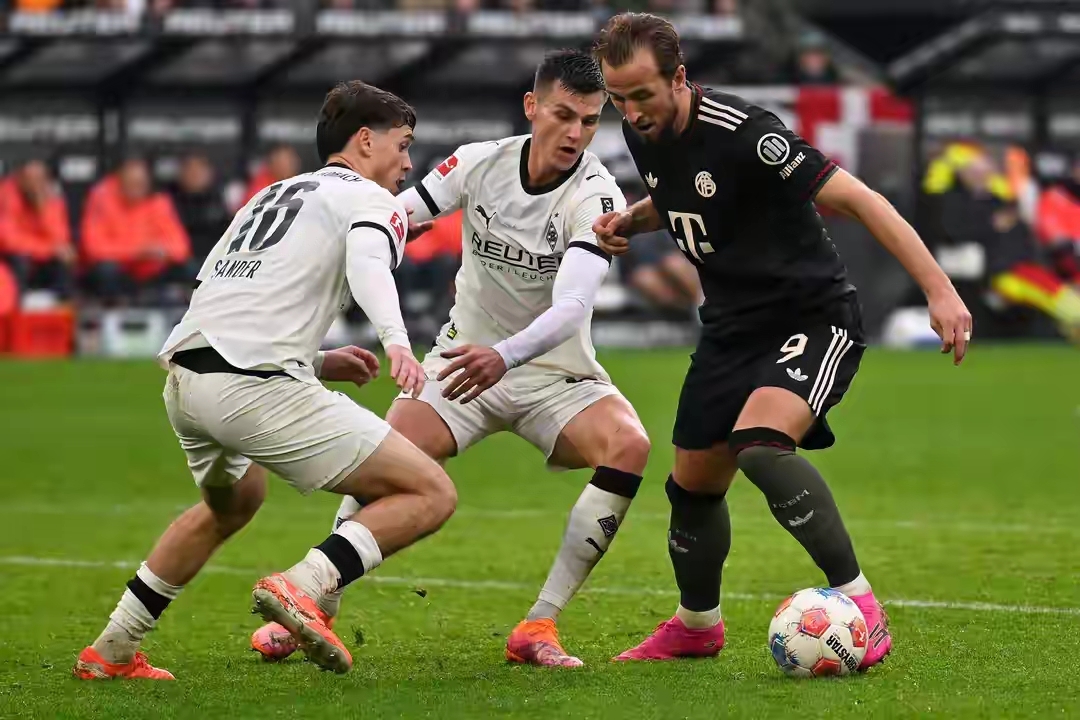 包含法兰克福迎德甲关键赛,今晚豪取连胜,质疑声仍在,年轻球员得到机会的词条 包含法兰克福迎德甲关键赛,今晚豪取连胜,质疑声仍在,年轻球员得到机会的词条