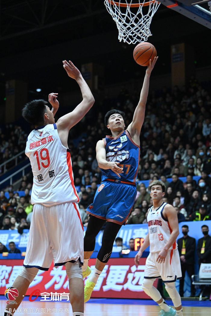 成都蓉城发布备战花絮,加时末段更衣室发声,CBA常规赛任务艰巨,细节决定成败的简单介绍 成都蓉城发布备战花絮,加时末段更衣室发声,CBA常规赛任务艰巨,细节决定成败的简单介绍